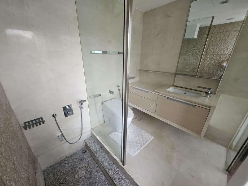 Silversea, 48 Marine Parade Road, 2 Bedrooms, 969 sqft, Condominium For Rent, by Joe Sim, 500150135 - Master attached Bathroom - PropertyGuru.com.sg