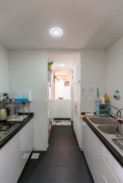 Seasons View, 7 Pemimpin Drive, 2 Bedrooms, 969 sqft, Condominium For Sale, by Vera Loh, 500150137 - Kitchen - PropertyGuru.com.sg