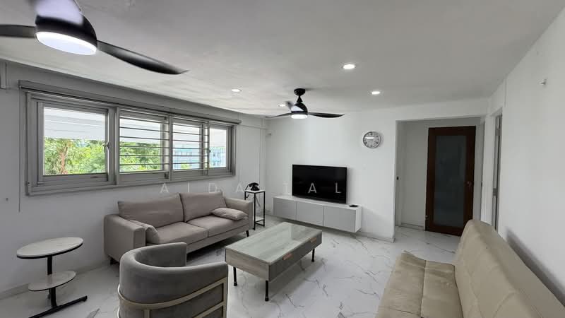121 Yishun Street 11, 121 Yishun Street 11, 3 Bedrooms, 1,033 sqft, HDB Flat For Sale, by Aida Talib, 500150172 - Living Room - PropertyGuru.com.sg