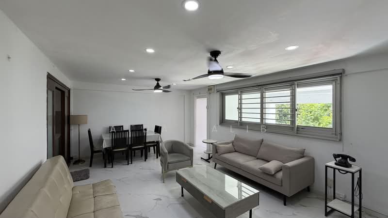 121 Yishun Street 11, 121 Yishun Street 11, 3 Bedrooms, 1,033 sqft, HDB Flat For Sale, by Aida Talib, 500150172 - Living Room - PropertyGuru.com.sg