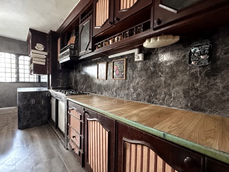 534 Jurong West Street 52, 534 Jurong West Street 52, 2 Bedrooms, 721 sqft, HDB Flat For Sale, by Nur Darwisyah Binte Noor Haidi (Wiwi), 500150175 - Kitchen - PropertyGuru.com.sg