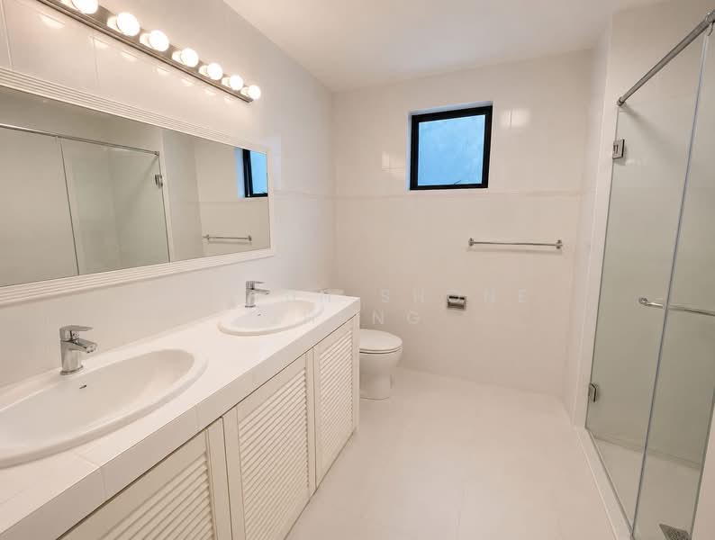 Bukit Timah Road, Sixth Avenue MRT, Holland Road, Coronation Drive, Dunearn Road, 45 DUCHESS AVENUE, 5 Bedrooms, 10,600 sqft, Bungalow House For Rent, by Yi Yun Shone Zhang, 500150187 - Bathroom - PropertyGuru.com.sg