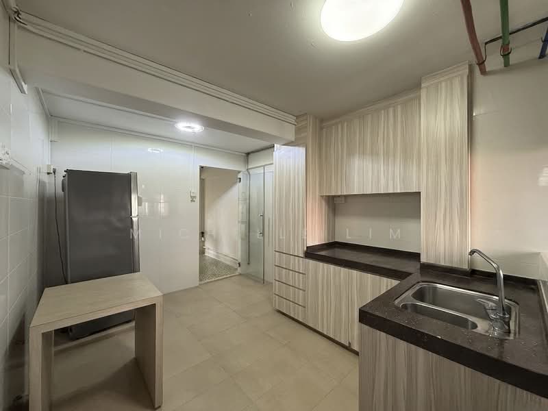 18 Bedok South Road, 18 Bedok South Road, 2 Bedrooms, 700 sqft, HDB Flat For Rent, by Michelle Lim, 500150192 - Kitchen - PropertyGuru.com.sg