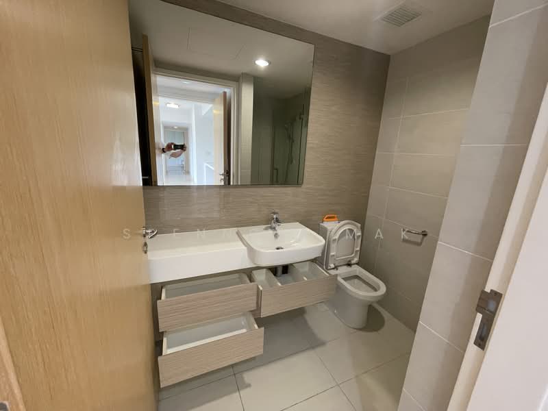 The Lakefront Residences, 46 Lakeside Drive, 4 Bedrooms, 1,389 sqft, Condominium For Rent, by Spenncer Mak, 500150203 - Bathroom - PropertyGuru.com.sg
