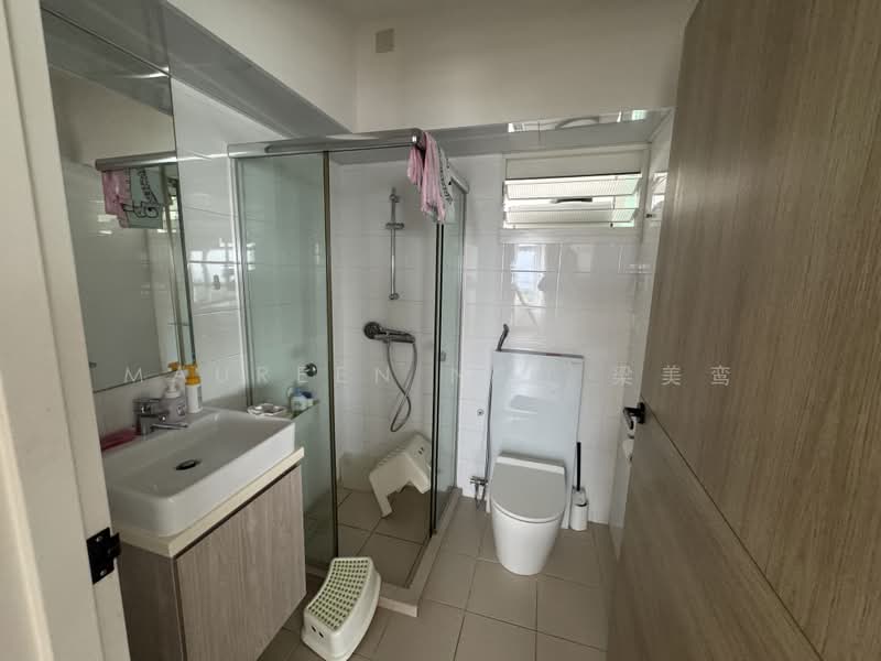 80A Telok Blangah Street 31, 80A Telok Blangah Street 31, 3 Bedrooms, 1,022 sqft, HDB Flat For Rent, by Maureen Neo 梁美鸾, 500150205 - Bathroom - PropertyGuru.com.sg
