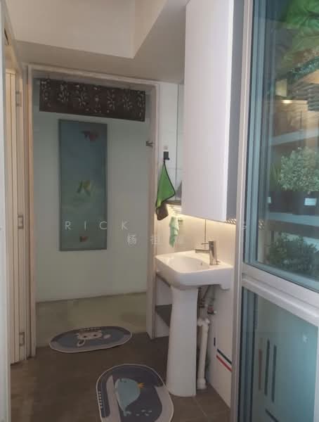 23 Teban Gardens Road, 23 Teban Gardens Road, 2 Bedrooms, 775 sqft, HDB Flat For Rent, by Rick Yeong 杨祖耀, 500150216 - Bathroom - PropertyGuru.com.sg