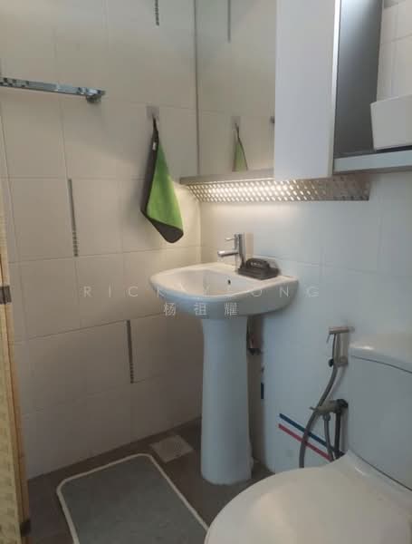 23 Teban Gardens Road, 23 Teban Gardens Road, 2 Bedrooms, 775 sqft, HDB Flat For Rent, by Rick Yeong 杨祖耀, 500150216 - Bathroom - PropertyGuru.com.sg
