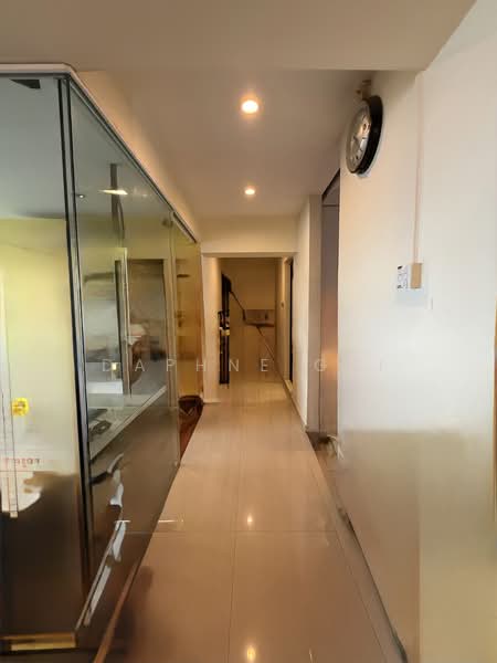 17 Telok Blangah Crescent, 17 Telok Blangah Crescent, 4 Bedrooms, 1,292 sqft, HDB Flat For Sale, by Daphne Gui, 500150239 - Corridor - PropertyGuru.com.sg