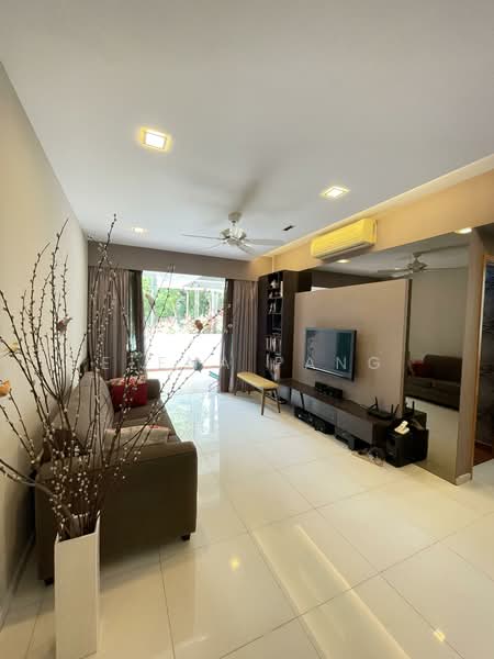 The Stellar, 20A West Coast Road, 3 Bedrooms, 1,324 sqft, Condominium For Sale, by Elena Pang, 500150241 - Living Room - PropertyGuru.com.sg