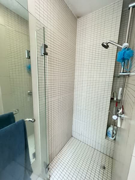 The Stellar, 20A West Coast Road, 3 Bedrooms, 1,324 sqft, Condominium For Sale, by Elena Pang, 500150241 - Bathroom - PropertyGuru.com.sg
