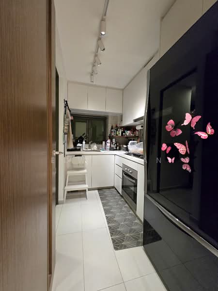 The Topiary, 11 Fernvale Lane, 3 Bedrooms, 1,087 sqft, Executive Condominium For Sale, by Edwin Tan, 500150249 - Kitchen - PropertyGuru.com.sg