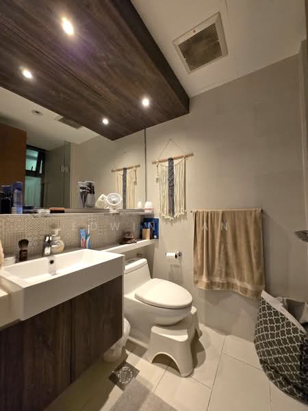 The Topiary, 11 Fernvale Lane, 3 Bedrooms, 1,087 sqft, Executive Condominium For Sale, by Edwin Tan, 500150249 - Bathroom - PropertyGuru.com.sg