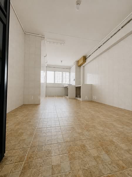 809 Tampines Avenue 4, 809 Tampines Avenue 4, 2 Bedrooms, 786 sqft, HDB Flat For Sale, by Irene Tan, 500150253 - Kitchen - PropertyGuru.com.sg