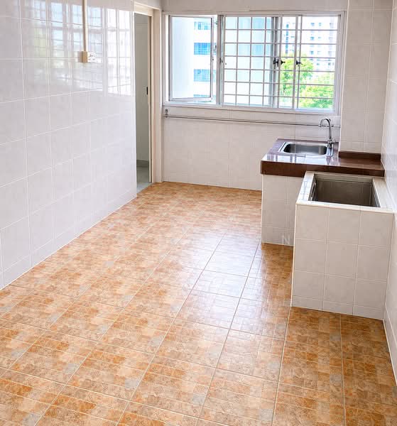 809 Tampines Avenue 4, 809 Tampines Avenue 4, 2 Bedrooms, 786 sqft, HDB Flat For Sale, by Irene Tan, 500150253 - Kitchen - PropertyGuru.com.sg