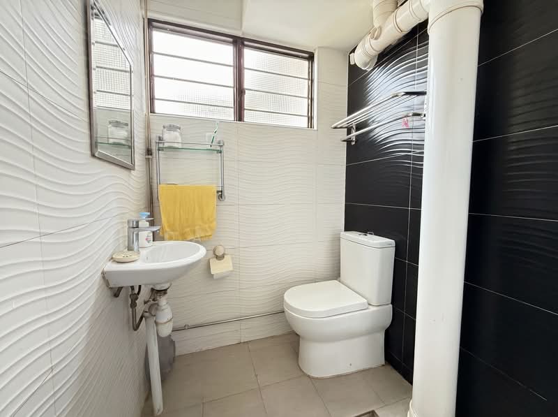 175 Ang Mo Kio Avenue 4, 175 Ang Mo Kio Avenue 4, 3 Bedrooms, 980 sqft, HDB Flat For Sale, by Dave Sear, 500150255 - Common Bathroom - PropertyGuru.com.sg