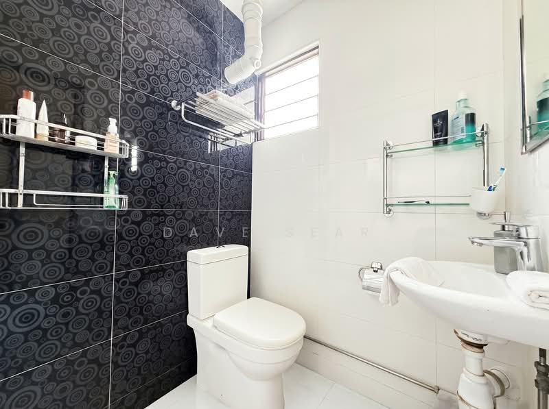 175 Ang Mo Kio Avenue 4, 175 Ang Mo Kio Avenue 4, 3 Bedrooms, 980 sqft, HDB Flat For Sale, by Dave Sear, 500150255 - Master Bathroom - PropertyGuru.com.sg