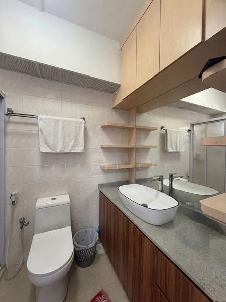 309 Canberra Road, 309 Canberra Road, 3 Bedrooms, 1,291 sqft, HDB Flat For Rent, by Jia Qi Lee, 500150268 - Bathroom - PropertyGuru.com.sg