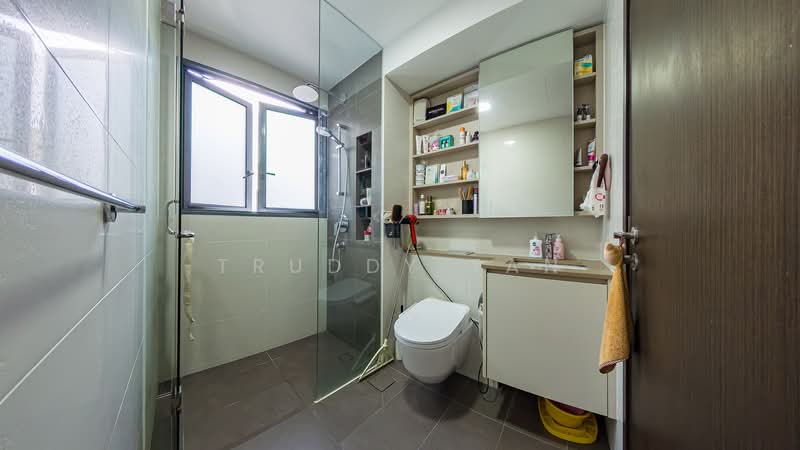 The Gazania, 5 How Sun Drive, 3 Bedrooms, 958 sqft, Condominium For Sale, by Truddy Tan, 500150279 - Bathroom - PropertyGuru.com.sg