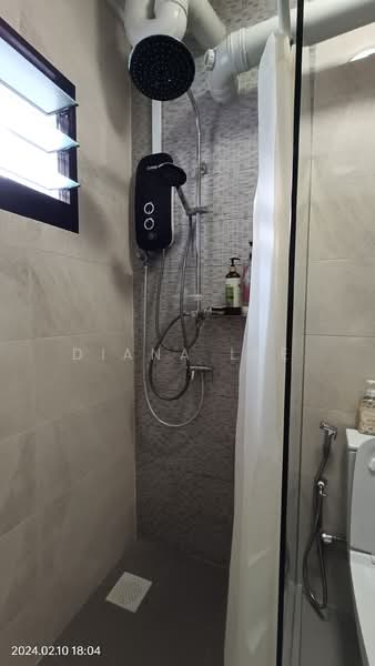 319 Sembawang Close, 319 Sembawang Close, 3 Bedrooms, 1,067 sqft, HDB Flat For Rent, by Diana Lee, 500150291 - Bathroom - PropertyGuru.com.sg
