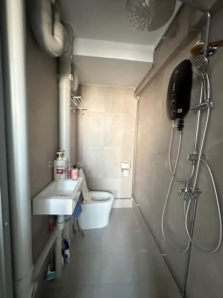 73 Lorong 4 Toa Payoh, 73 Lorong 4 Toa Payoh, 2 Bedrooms, 775 sqft, HDB Flat For Rent, by Daniel Lee, 500150293 - Bathroom - PropertyGuru.com.sg