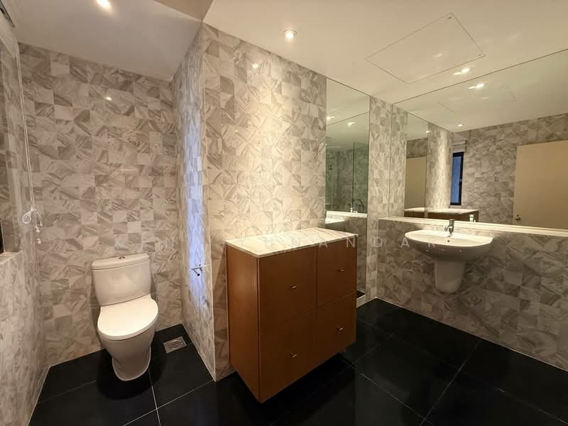 The Colonnade, 82 Grange Road, 3 Bedrooms, 3,617 sqft, Condominium For Rent, by Kent YUNANDAR, 500150309 - Bathroom - PropertyGuru.com.sg