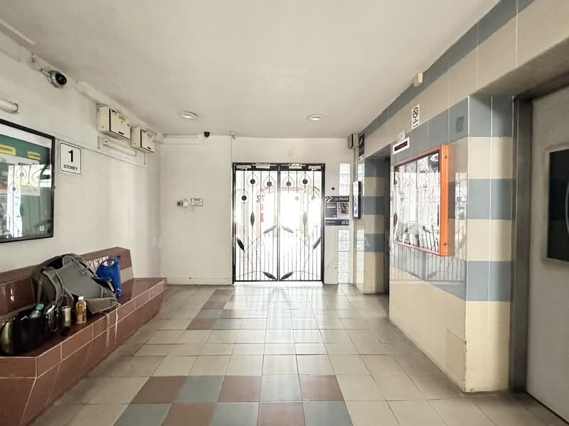 72 Bedok South Avenue 3, 72 Bedok South Avenue 3, 3 Bedrooms, 1,324 sqft, HDB Flat For Sale, by Anthea Chang, 500150311 - Entrance - PropertyGuru.com.sg