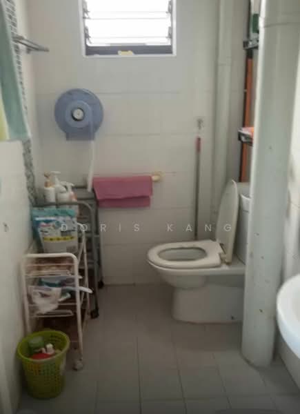 248 Bukit Batok East Avenue 5, 248 Bukit Batok East Avenue 5, Room Rental, 120 sqft, HDB Flat For Rent, by Doris Kang, 500150313 - Bathroom - PropertyGuru.com.sg