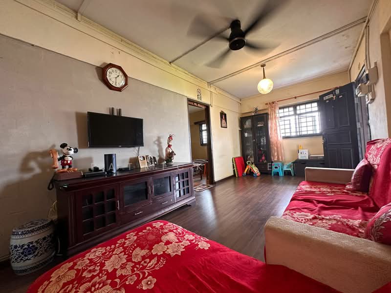215 Ang Mo Kio Avenue 1, 215 Ang Mo Kio Avenue 1, 3 Bedrooms, 947 sqft, HDB Flat For Sale, by Patrick Chee, 500150315 - Living Room - PropertyGuru.com.sg