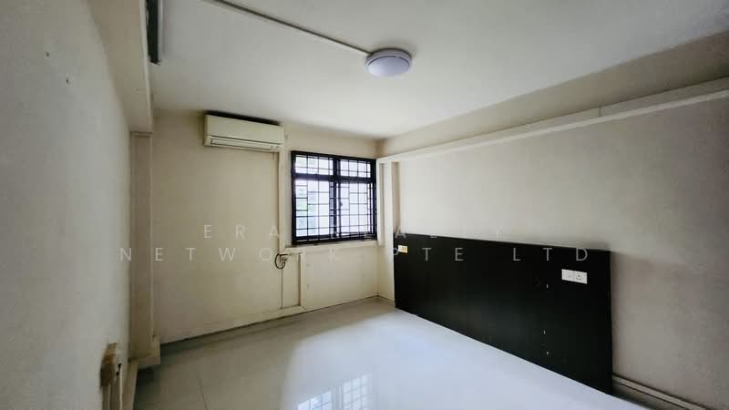 118 Lorong 1 Toa Payoh, 118 Lorong 1 Toa Payoh, 2 Bedrooms, 700 sqft, HDB Flat For Sale, by MARTIN, 500150318 - Bedroom - PropertyGuru.com.sg