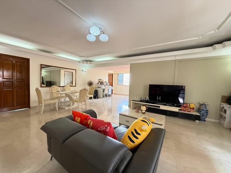 437 Choa Chu Kang Avenue 4, 437 Choa Chu Kang Avenue 4, 4 Bedrooms, 1,593 sqft, HDB Flat For Sale, by Kavin Kuah, 500150330 - Living Room - PropertyGuru.com.sg