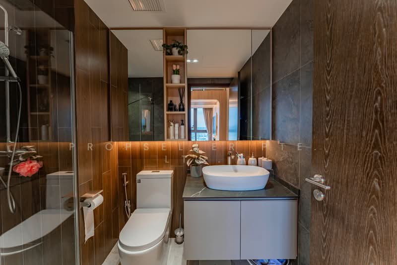 Parc Riviera, 101 West Coast Vale, 2 Bedrooms, 969 sqft, Condominium For Sale, by Warren Chan, 500150340 - Bathroom - PropertyGuru.com.sg