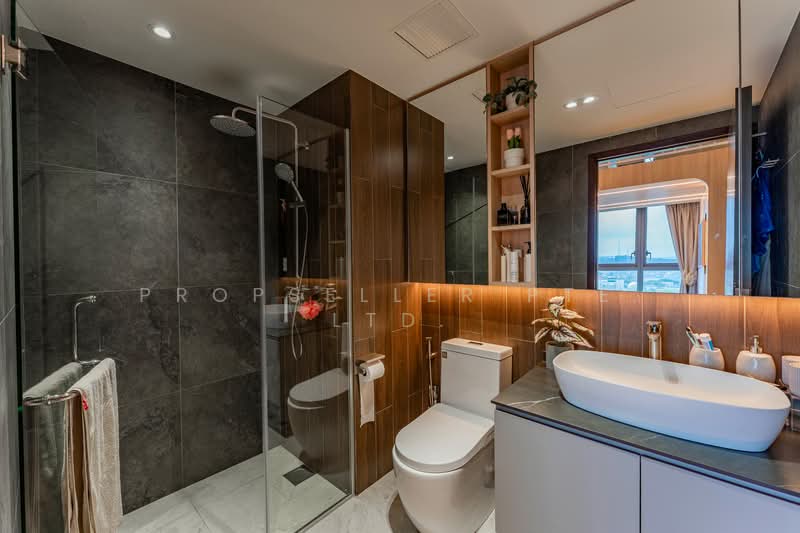Parc Riviera, 101 West Coast Vale, 2 Bedrooms, 969 sqft, Condominium For Sale, by Warren Chan, 500150340 - Bathroom - PropertyGuru.com.sg