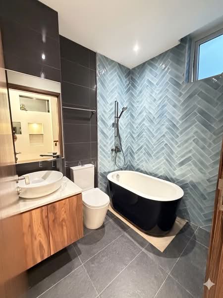 Suites @ East Coast, 175 Upper East Coast Road, 1 Bedroom, 947 sqft, Condominium For Sale, by Eleanor Eng, 500150346 - Common Bathroom - PropertyGuru.com.sg
