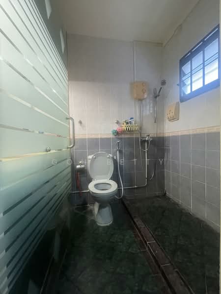 204A Compassvale Drive, 204A Compassvale Drive, 3 Bedrooms, 990 sqft, HDB Flat For Sale, by Goh Betty, 500150348 - Bathroom - PropertyGuru.com.sg