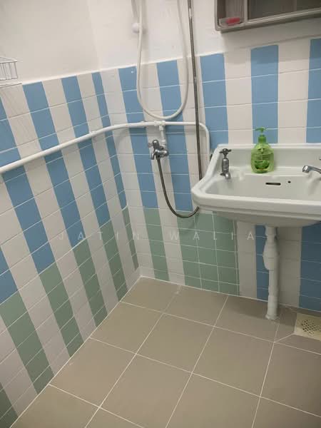 20 Jalan Asas, Jalan Asas, Room Rental, 160 sqft, Terraced House For Rent, by JATIN WALIA, 500150377 - Bathroom - PropertyGuru.com.sg