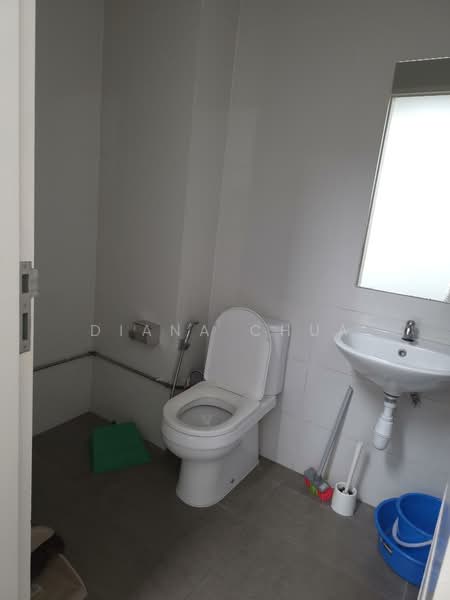 100 Pasir Panjang, 100 Pasir Panjang Road, 1,313 sqft, Light Industrial (B1) For Sale, by Diana Chua, 500150386 - Bathroom - CommercialGuru.com.sg