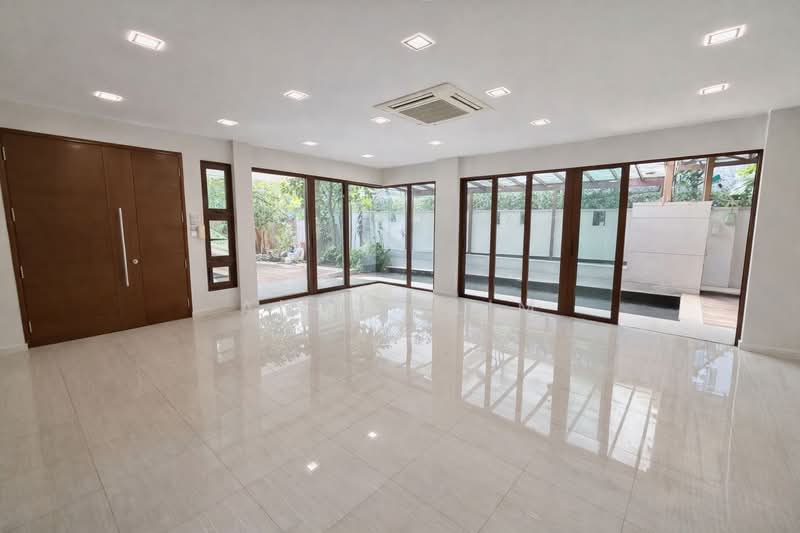 No extension needed, Renovated 3 storeys Corner Terrace, Quiet Facing, No west sun, , 10+ Bedrooms, 5,100 sqft, Corner Terrace For Sale, by Angel Lim, 500150388 - Living Room - PropertyGuru.com.sg