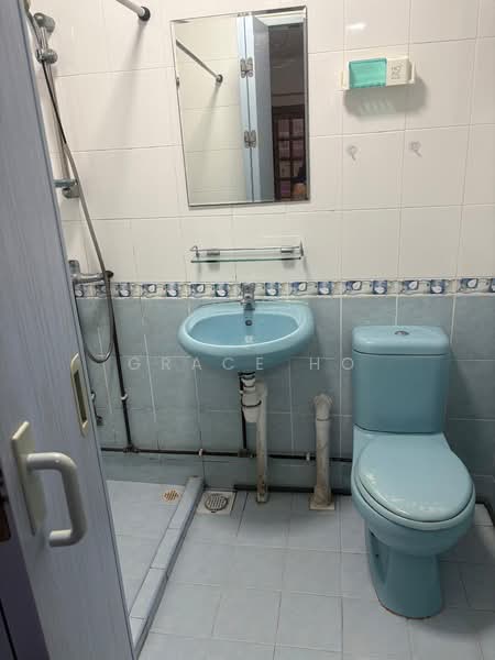 726 Yishun Street 71, 726 Yishun Street 71, 3 Bedrooms, 1,119 sqft, HDB Flat For Sale, by Grace Ho, 500150409 - Bathroom - PropertyGuru.com.sg