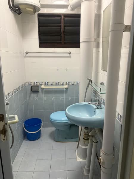 726 Yishun Street 71, 726 Yishun Street 71, 3 Bedrooms, 1,119 sqft, HDB Flat For Sale, by Grace Ho, 500150409 - Bathroom - PropertyGuru.com.sg