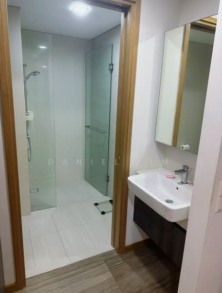 Lakeville, 9 Jurong Lake Link, 2 Bedrooms, 732 sqft, Condominium For Sale, by Daniel Lim, 500150415 - Bathroom - PropertyGuru.com.sg