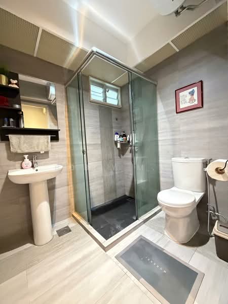 107B Canberra Street, 107B Canberra Street, 3 Bedrooms, 1,004 sqft, HDB Flat For Sale, by Bobby M.F, 500150424 - Bathroom - PropertyGuru.com.sg