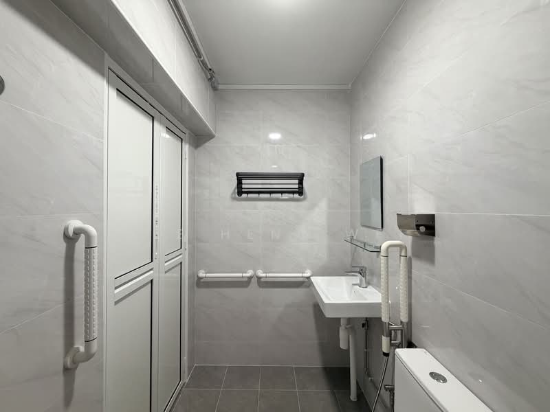 230 Compassvale Walk, 230 Compassvale Walk, Room Rental, 250 sqft, HDB Flat For Rent, by Lee Heng Wei, 500150425 - Bathroom - PropertyGuru.com.sg