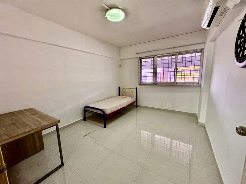 261 Tampines Street 21, 261 Tampines Street 21, 2 Bedrooms, 710 sqft, HDB Flat For Rent, by Gerald Tan, 500150427 - Bedroom - PropertyGuru.com.sg