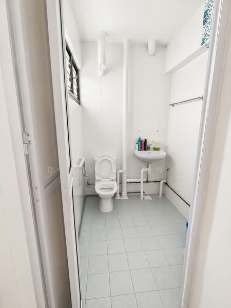 109 Bukit Purmei Road, 109 Bukit Purmei Road, 2 Bedrooms, 796 sqft, HDB Flat For Sale, by Delvin Ong, 500150442 - Bathroom - PropertyGuru.com.sg