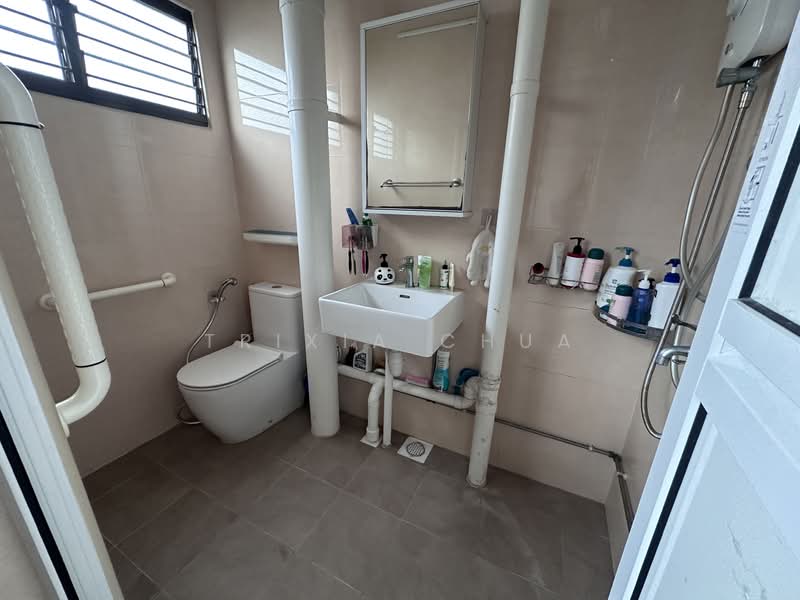 862 Yishun Avenue 4, 862 Yishun Avenue 4, Room Rental, 150 sqft, HDB Flat For Rent, by Trixia Chua, 500150448 - Bathroom - PropertyGuru.com.sg