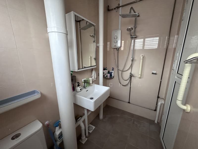 862 Yishun Avenue 4, 862 Yishun Avenue 4, Room Rental, 150 sqft, HDB Flat For Rent, by Trixia Chua, 500150448 - Bathroom - PropertyGuru.com.sg