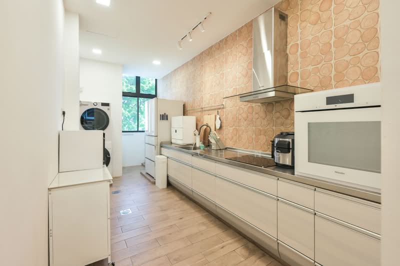 The Summit, 451 Upper East Coast Road, 3 Bedrooms, 1,249 sqft, Condominium For Rent, by Joan Cheng, 500150453 - Kitchen - PropertyGuru.com.sg