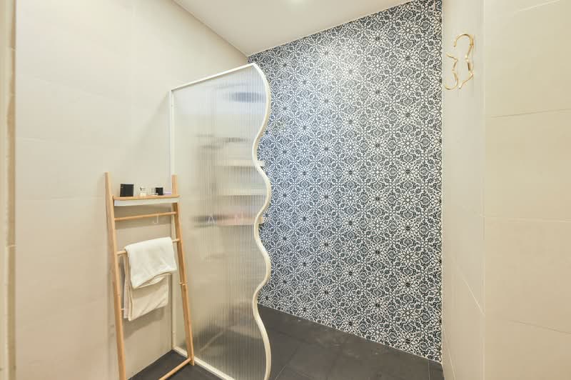 The Summit, 451 Upper East Coast Road, 3 Bedrooms, 1,249 sqft, Condominium For Rent, by Joan Cheng, 500150453 - Bathroom - PropertyGuru.com.sg