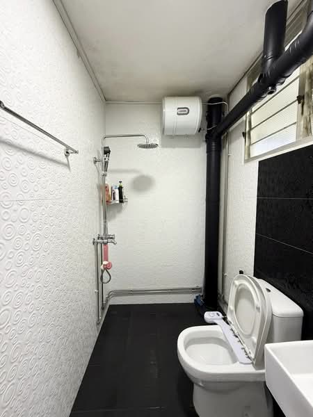 619 Woodlands Drive 52, 619 Woodlands Drive 52, 3 Bedrooms, 1,022 sqft, HDB Flat For Sale, by Rusydi Yusoff, 500150473 - Bathroom - PropertyGuru.com.sg
