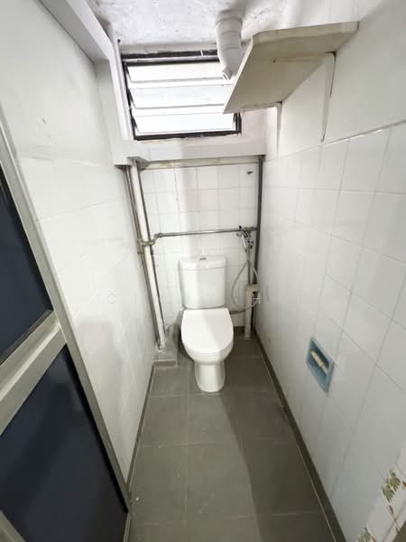 114 Ho Ching Road, 114 Ho Ching Road, 2 Bedrooms, 721 sqft, HDB Flat For Sale, by Cindy Ho, 500150478 - Bathroom - PropertyGuru.com.sg